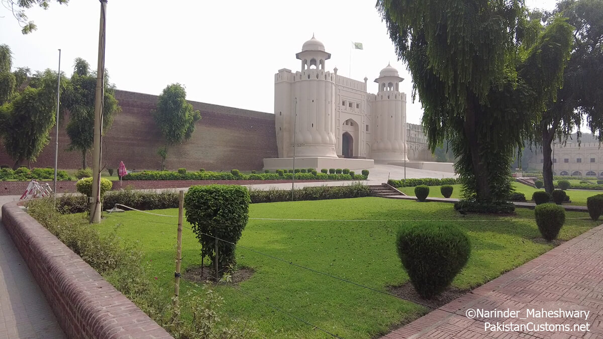 best-places-to-visit-in-lahore-fort-top-tourist-attractions-in-shahi-qila-old-fort